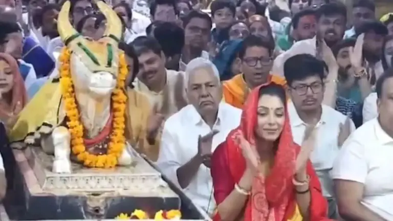 उज्जैन पहुंचीं ‘अनुपमा’ फेम रूपाली गांगुली, महाकाल की भस्म आरती में हुईं शामिल