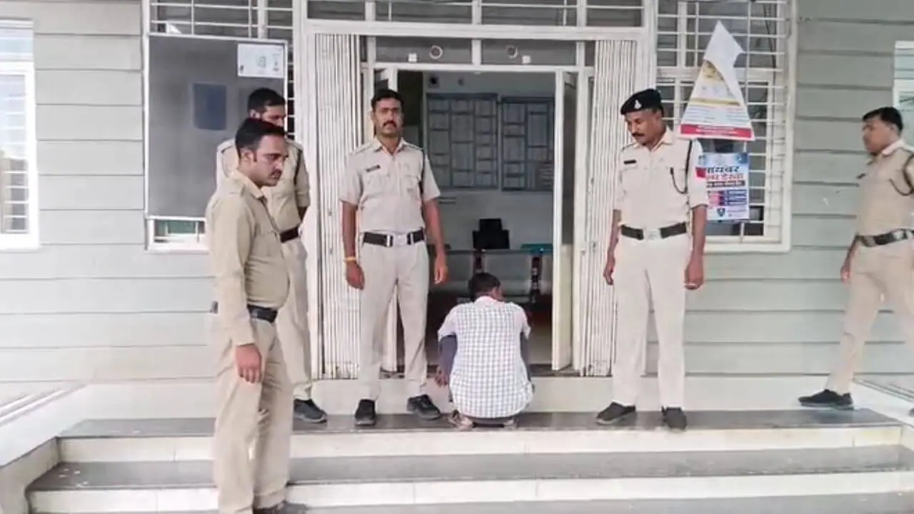 पुलिस ने नशे के कारोबार पर कसा शिकंजा, करीब डेढ़ किलो अवैध अफीम के साथ तस्कर को किया गिरफ्तार