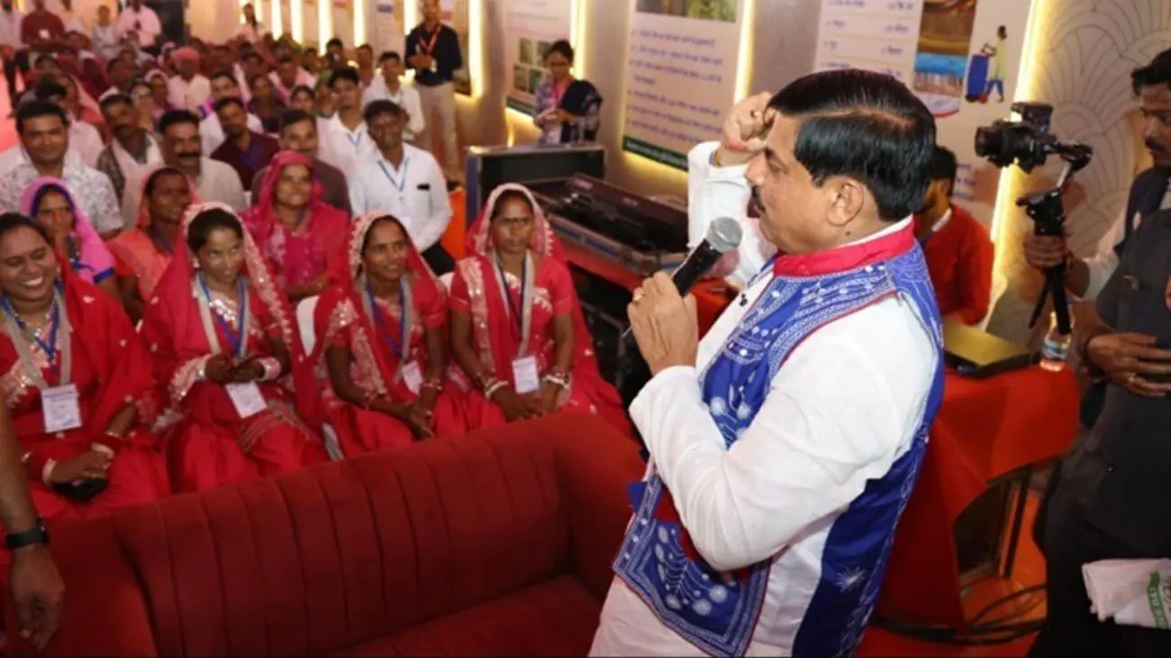 सीएम डॉ. मोहन यादव ने कृषि सखियों से किया संवाद, प्राकृतिक खेती से किसानों की आय बढ़ाने का दिया मंत्र