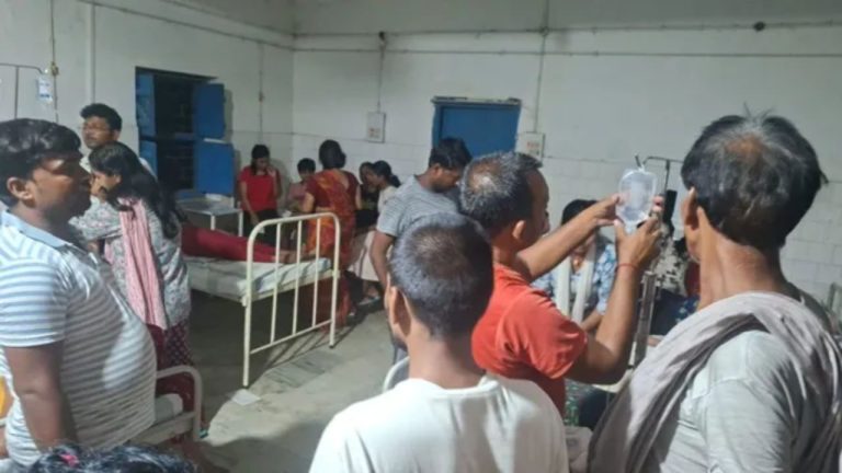 मधेपुरा के अंबेडकर स्कूल में बड़ा हादसा, खाने में मिली छिपकली, छात्राएं हुईं बीमार