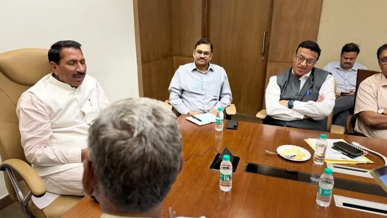 मूंग खरीदी को लेकर आंदोलन के बीच किसानों से मिले कृषि मंत्री कंसाना, मांगों पर सकारात्मक कार्रवाई का दिया भरोसा