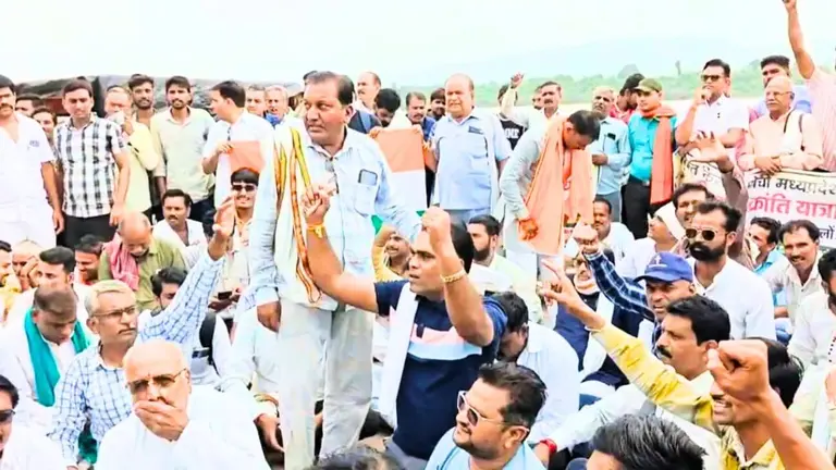 CM हाउस घेरने की तैयारी में किसान, राजधानी भोपाल में हाई अलर्ट, कई इलाकों में ट्रैफिक डायवर्ट किया गया
