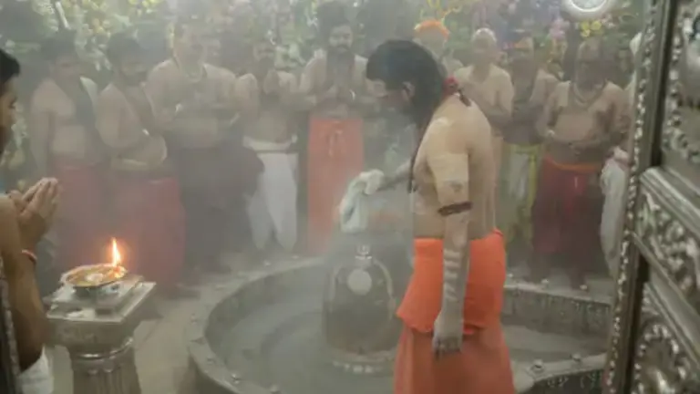 महाकाल मंदिर में सावन 2026 का शुभारंभ, तड़के 3 बजे खुले पट, राजा स्वरूप के दर्शन को उमड़ा जनसैलाब