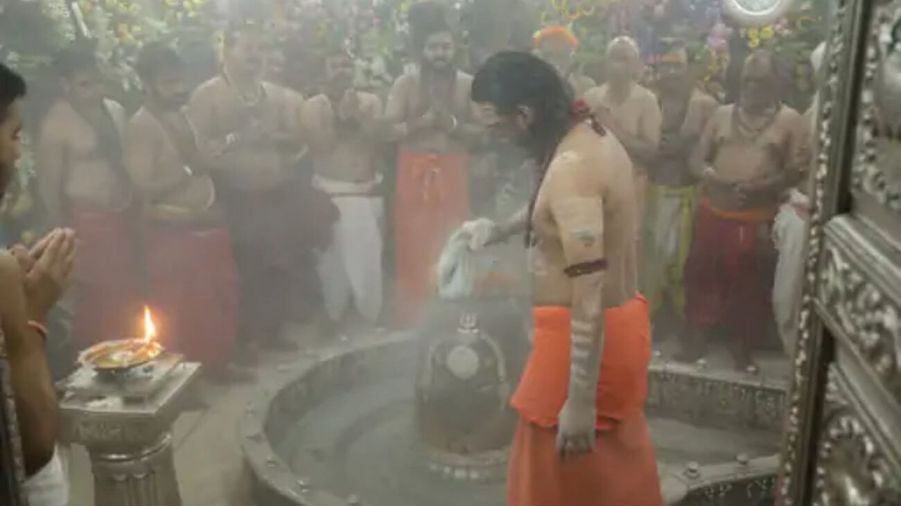 महाकाल मंदिर में सावन 2026 का शुभारंभ, तड़के 3 बजे खुले पट, राजा स्वरूप के दर्शन को उमड़ा जनसैलाब