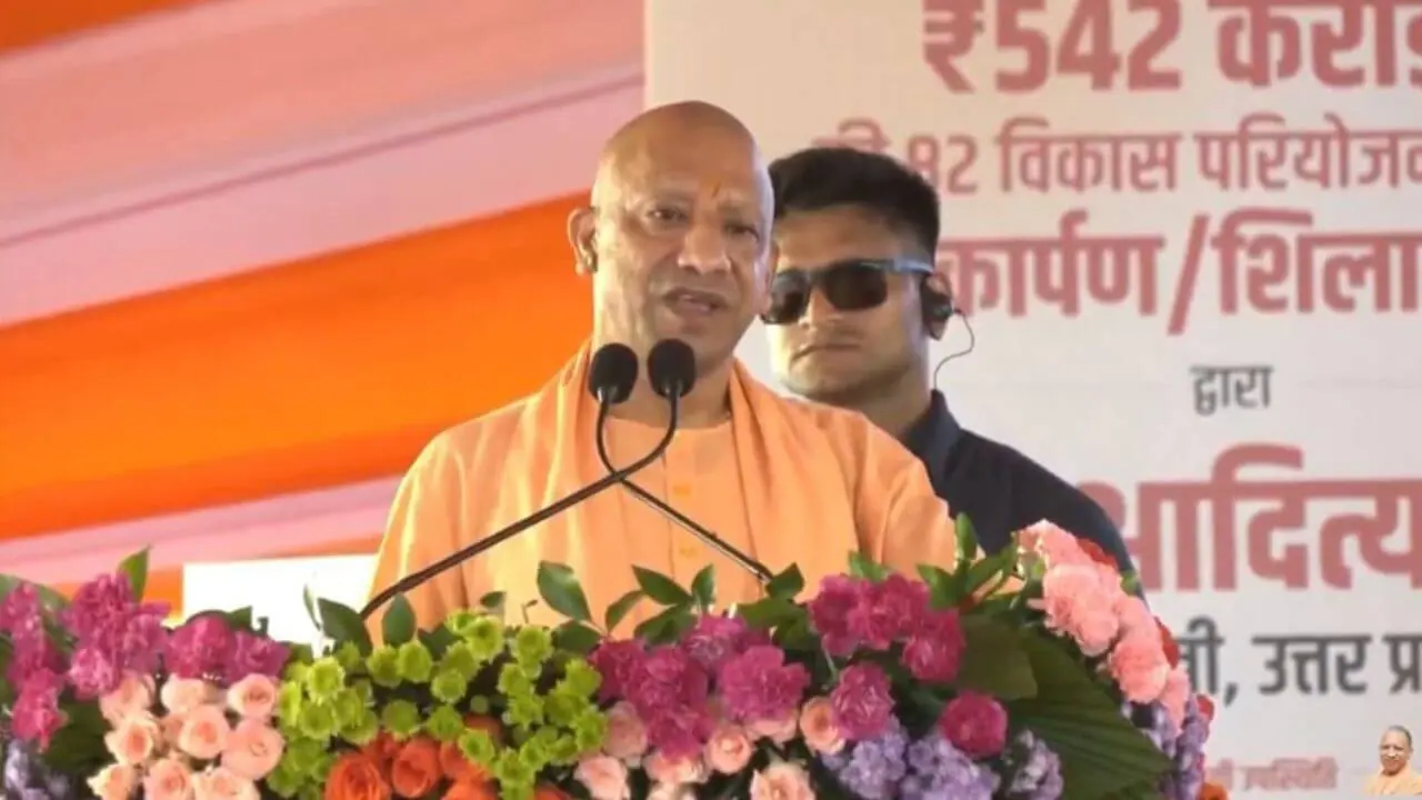 सीएम योगी आदित्यनाथ बोले- सनातन सुरक्षित है तो हम सब सुरक्षित हैं, समाजवादी पार्टी और कांग्रेस पर साधा निशाना