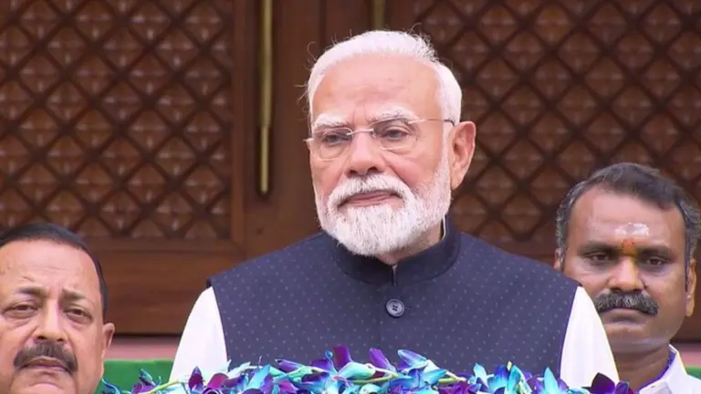 युवाओं की उपलब्धियां गिनाने के बीच PM Modi ने ली राहुल गांधी पर चुटकी