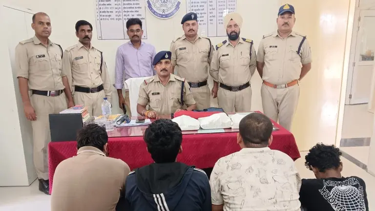 फर्जी इंटरनेशनल कॉल सेंटर का भंडाफोड़, विदेशी नागरिकों से ऑनलाइन ठगी करने वाले 4 आरोपी गिरफ्तार