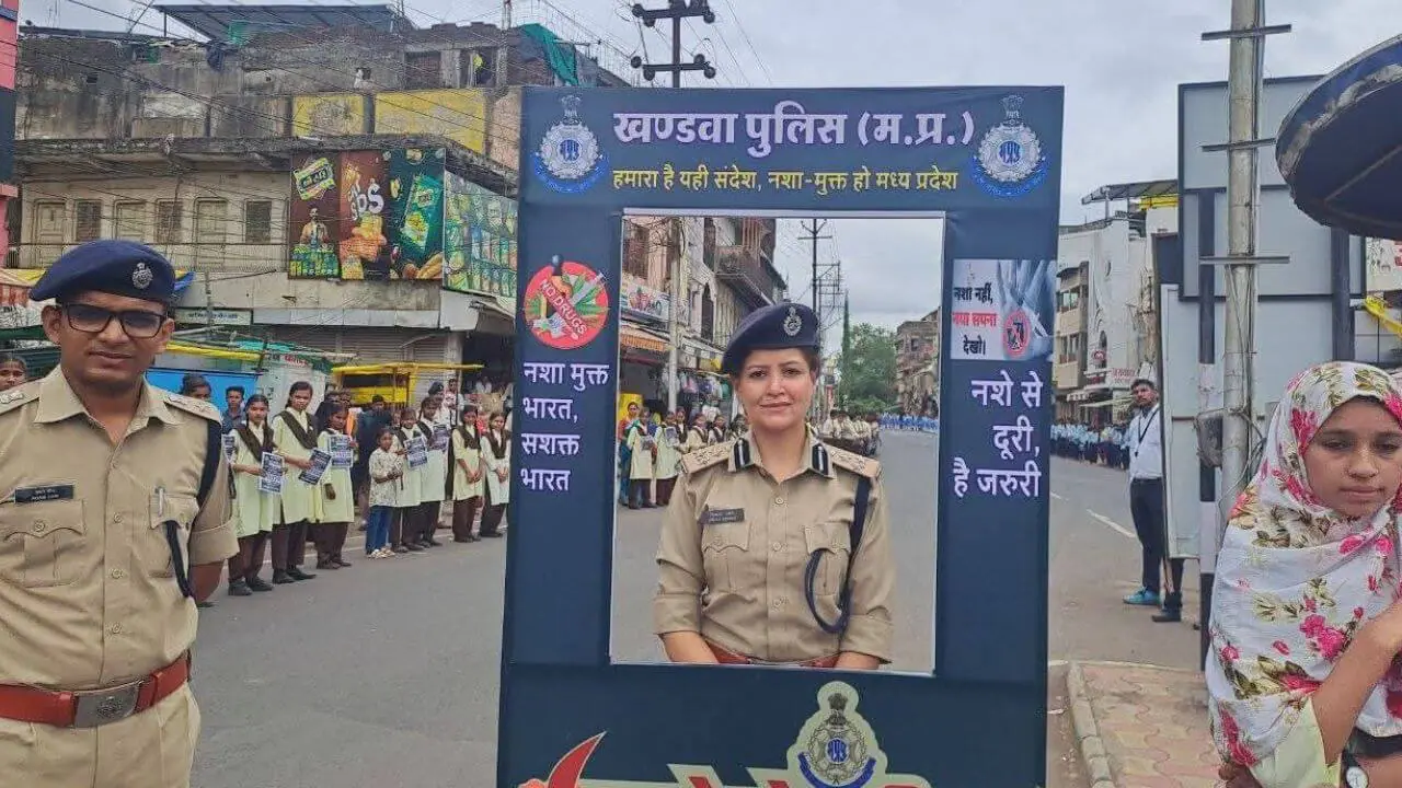 DIG सिमाला प्रसाद का खंडवा दौरा, “नशे से दूरी है जरूरी 2.0” अभियान में हुईं शामिल, बोलीं- पूरे समाज को प्रभावित करता नशा