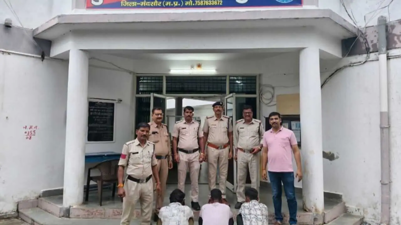 मंदसौर में पेट्रोल पंप पर लूट की योजना बनाते 3 गिरफ्तार, अवैध हथियार भी बरामद