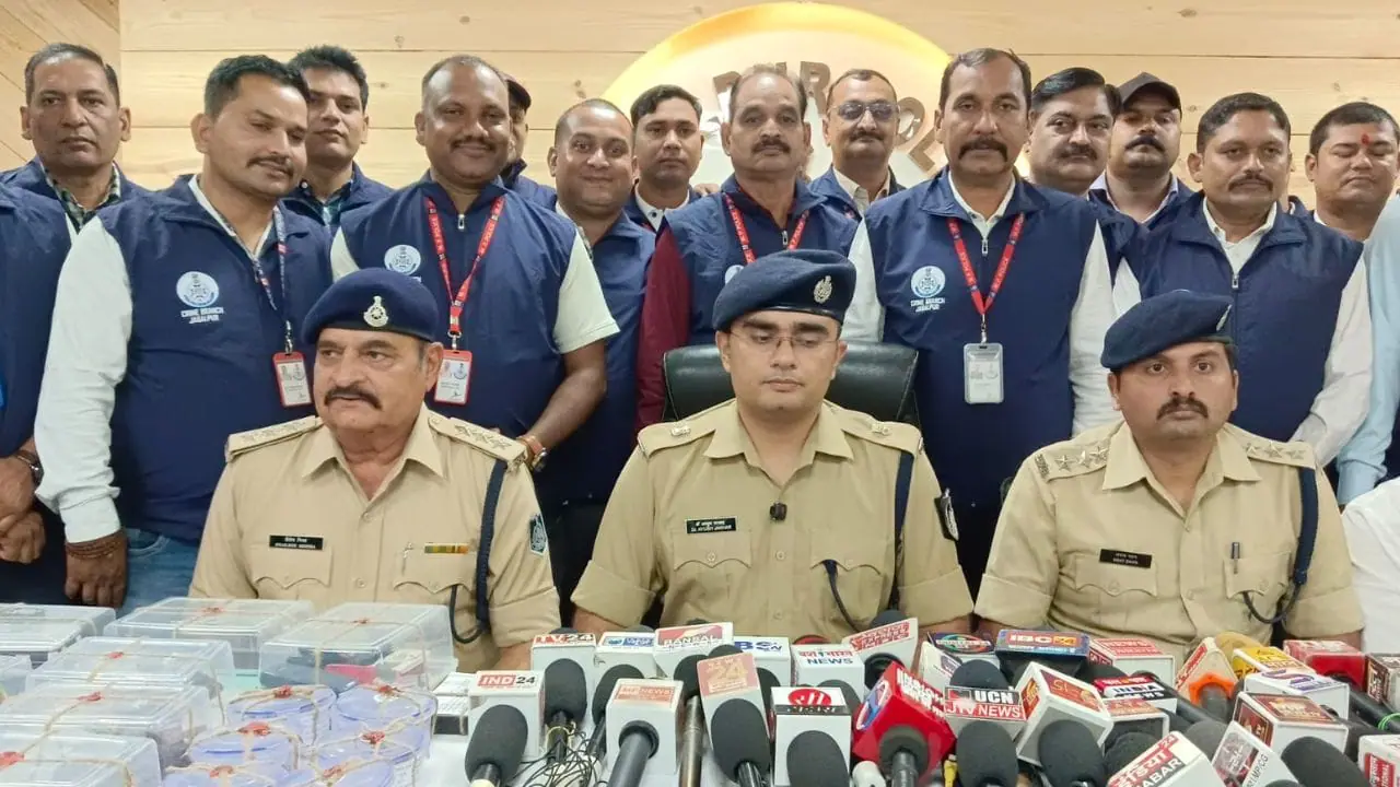 जबलपुर पुलिस की बड़ी कार्रवाई, गैंगस्टर हत्याकांड के फरार आरोपी को किया गिरफ्तार, हथियारों का जखीरा बरामद