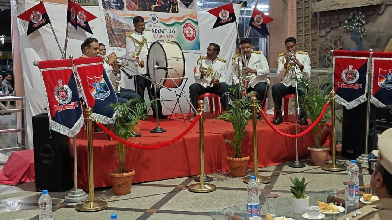 भोपाल रेलवे स्टेशन पर गूंजा देशभक्ति का संगीत, आरपीएफ बैंड ने बांधा समां, स्वतंत्रता दिवस के उपलक्ष्य में शानदार प्रस्तुति