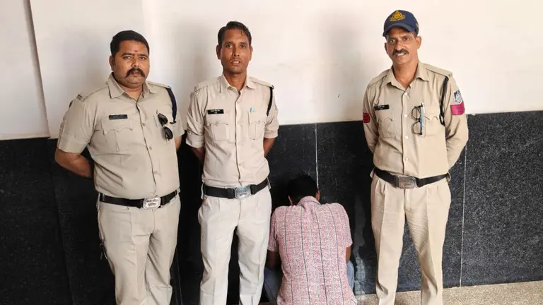 नीमच पुलिस का बड़ा एक्शन, युवक को लाखों की अवैध अफीम के साथ रंगे हाथों किया गिरफ्तार, बाइक और मोबाइल भी किया जब्त