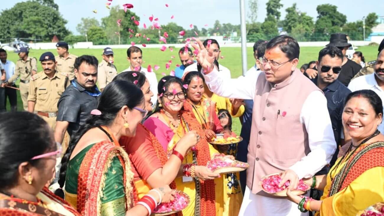 रक्षाबंधन पर CM धामी का महिलाओं को बड़ा तोहफा: 60 साल की उम्र से रोडवेज बसों में मुफ्त सफर, देहरादून में चलेंगी 10 पिंक ई-बसें