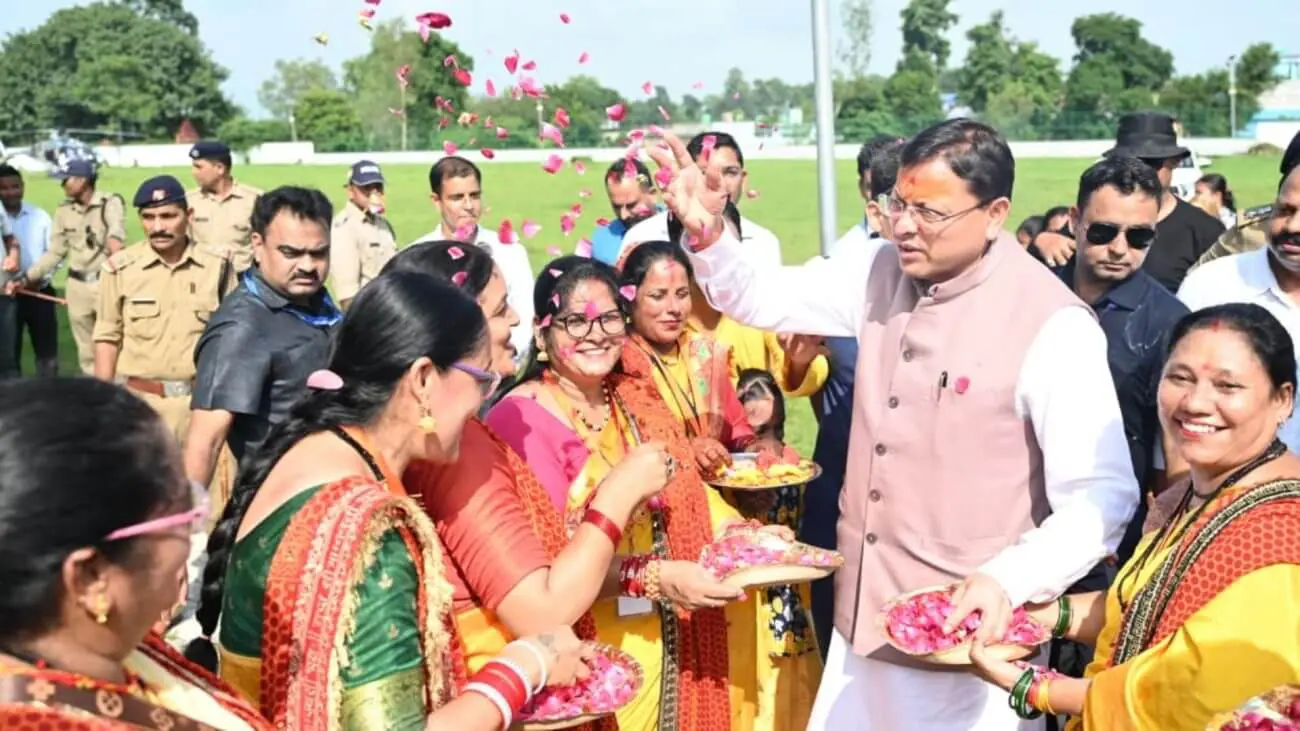 रक्षाबंधन पर CM धामी का महिलाओं को बड़ा तोहफा: 60 साल की उम्र से रोडवेज बसों में मुफ्त सफर, देहरादून में चलेंगी 10 पिंक ई-बसें
