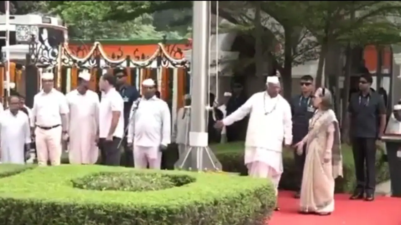 Independence Day 2026: वंदेमातरम के अपमान पर बवाल, कांग्रेस पर भाजपा का हमला, कहा देश से माफ़ी मांगे