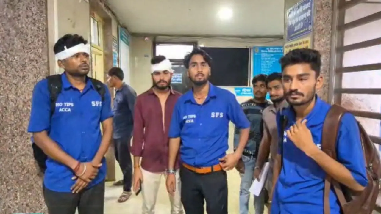 दमोह: चलती ट्रेन के AC कोच में बवाल, वेंडर्स ने 3 अटेंडरों के साथ की जमकर मारपीट, जांच में जुटी GRP