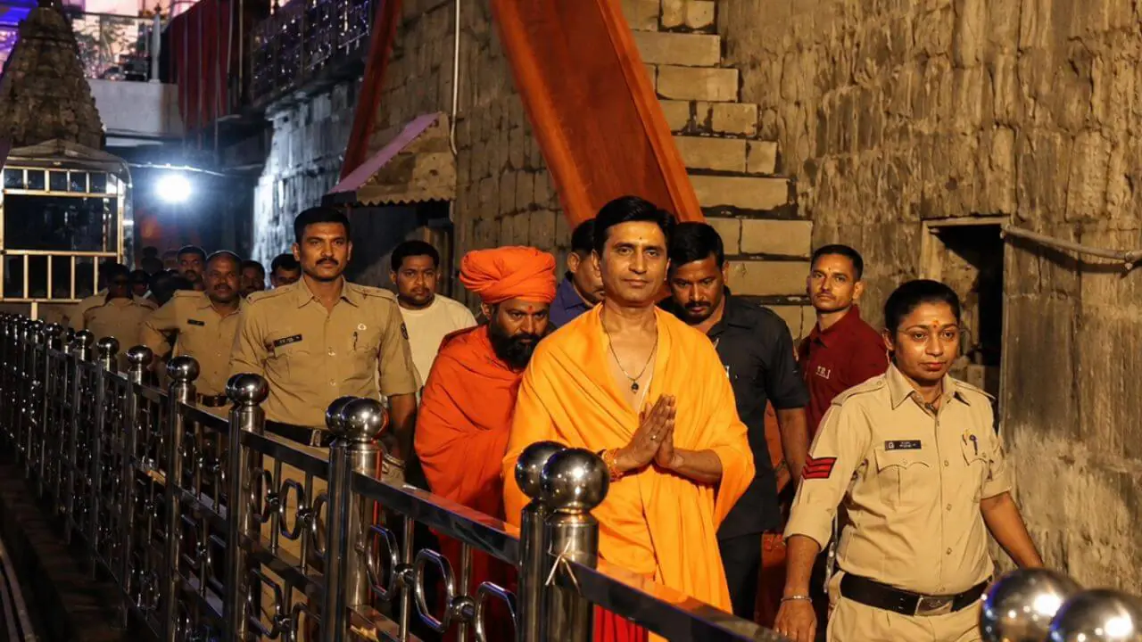 उज्जैन में महाकाल की भस्म आरती में शामिल हुए कुमार विश्वास, भारतीय संस्कृति को लेकर कही ये बात