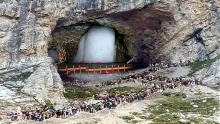 20 दिन पहले बंद हुई अमरनाथ यात्रा, बारिश-लैंडस्लाइड ने बढ़ाई मुश्किल, 4.8 लाख श्रद्धालुओं ने किए दर्शन