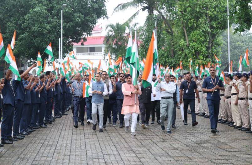 भोपाल में सीएम मोहन यादव ने तिरंगा यात्रा का किया शुभारंभ, बोले- आजीवन देश की सेवा का लें संकल्प