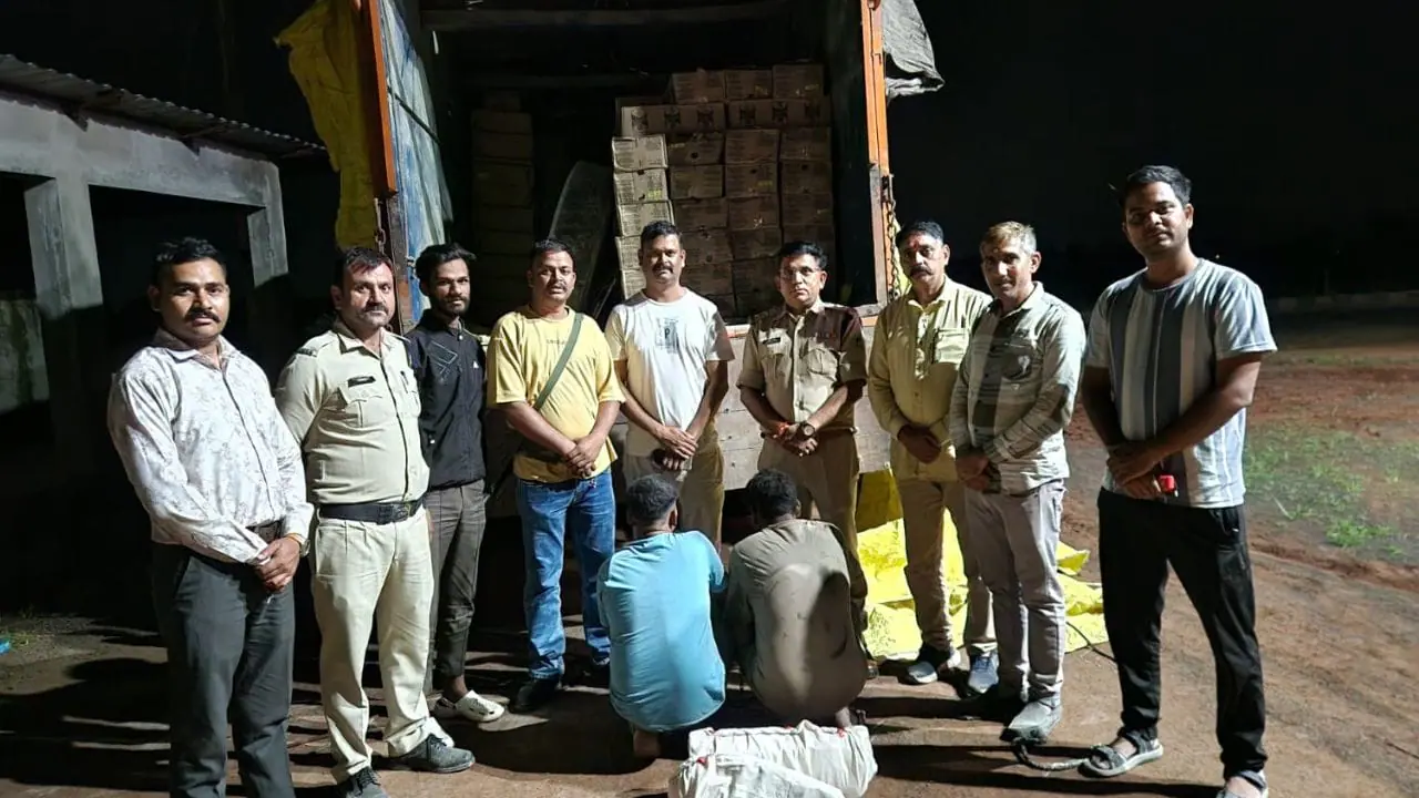 सीहोर में पुलिस की बड़ी कार्रवाई, 41 लाख की अवैध शराब से भरे ट्रक को पकड़ा, दो आरोपी गिरफ्तार