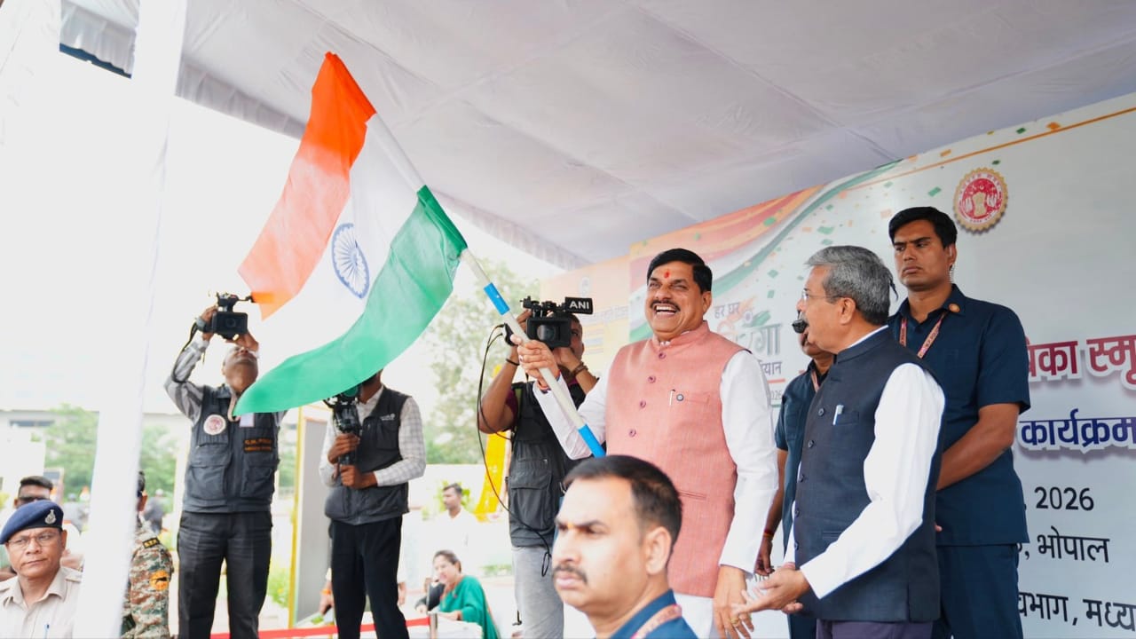सीएम डॉ. मोहन यादव ने भोपाल में ‘प्रवासी सेनानी वीथी’ का लोकार्पण किया, तिरंगा यात्रा में हुए शामिल