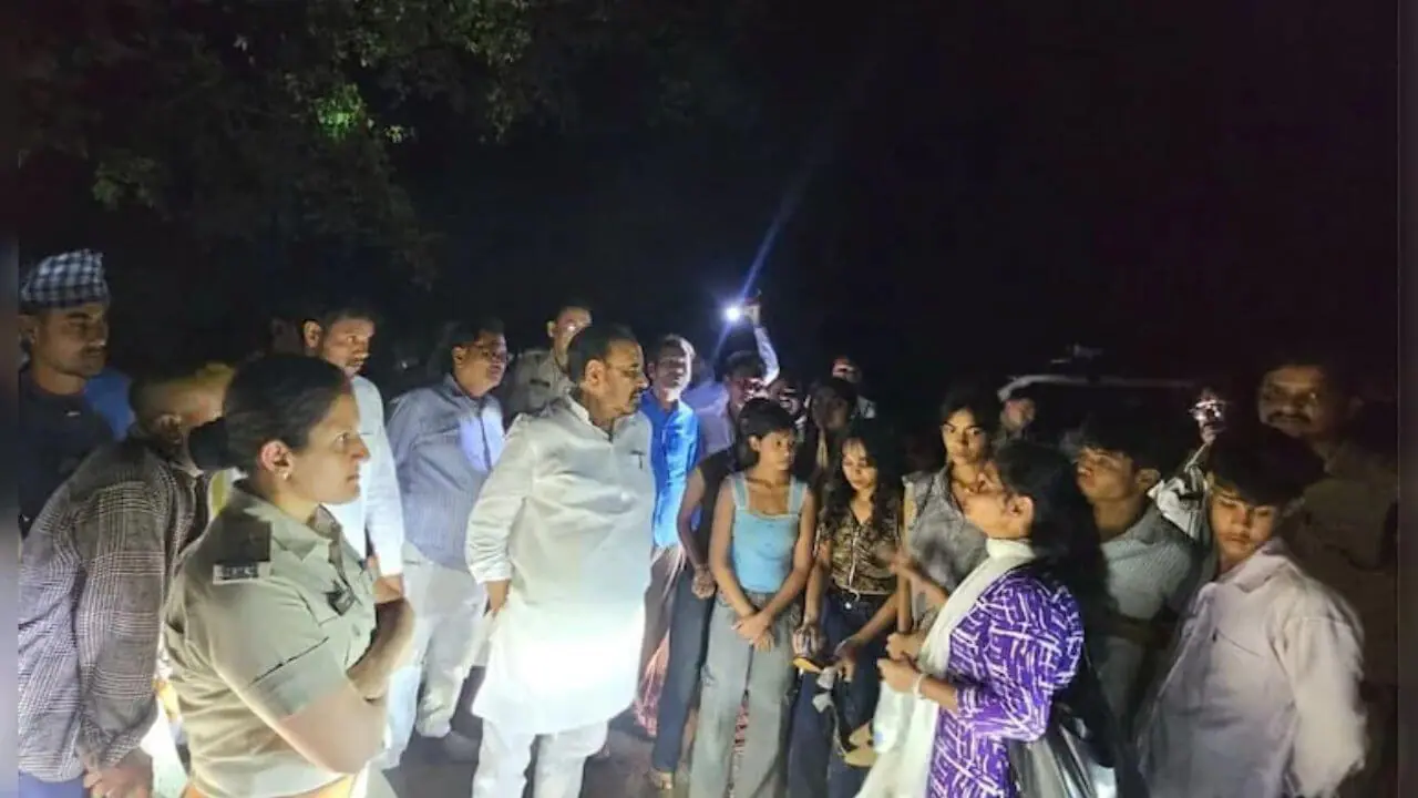नदी का पानी बढ़ते ही आपचंद गुफाओं में फंसे 9 लोग, देर रात SDRF ने चलाया रेस्क्यू ऑपरेशन