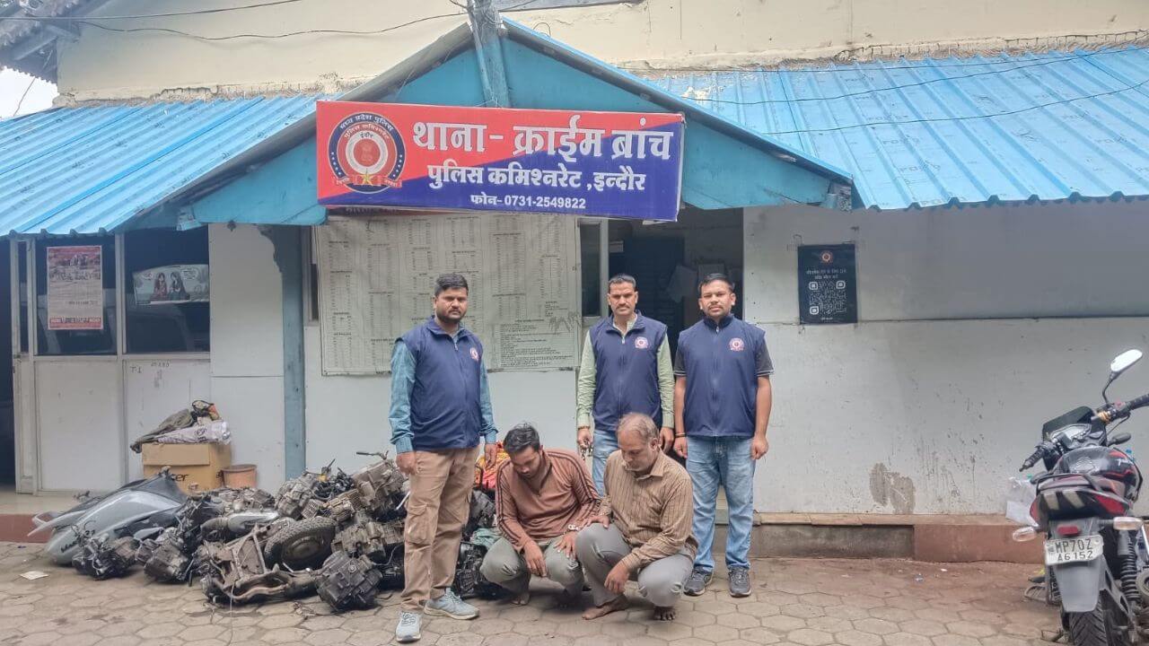 इंदौर क्राइम ब्रांच ने चोरी के वाहन स्क्रैप करने के शक में पिता-पुत्र को किया गिरफ्तार, 12 इंजन बरामद, जांच जारी