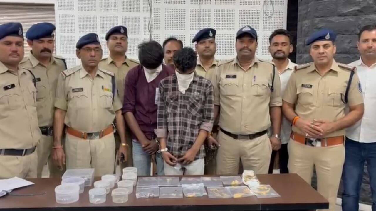 इंदौर पुलिस का एक्शन, बंद मकानों में चोरी करने वाले दो बदमाशों को किया गिरफ्तार, 25 लाख का माल बरामद