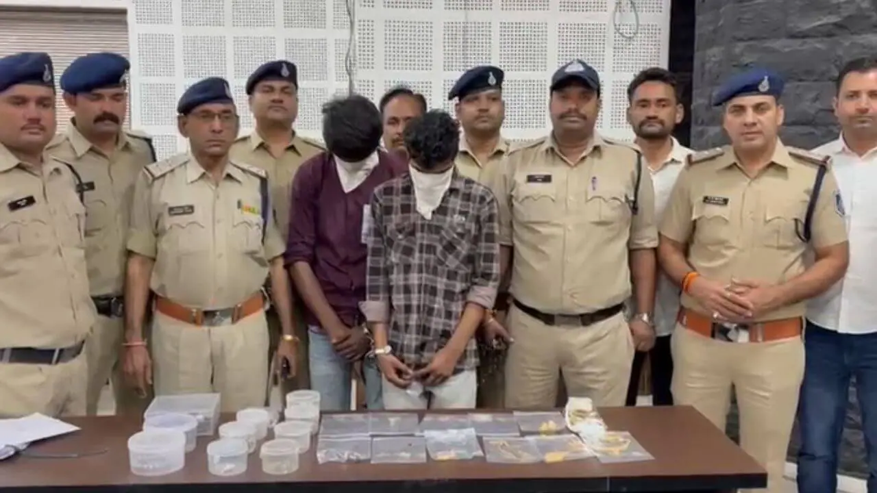इंदौर पुलिस का एक्शन, बंद मकानों में चोरी करने वाले दो बदमाशों को किया गिरफ्तार, 25 लाख का माल बरामद