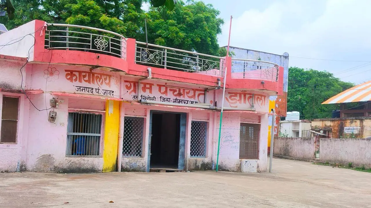 RTI के जवाब से बड़ा खुलासा, नीमच की ग्राम पंचायत झांतला में 1995 से अब तक के पट्टों का रिकॉर्ड गायब