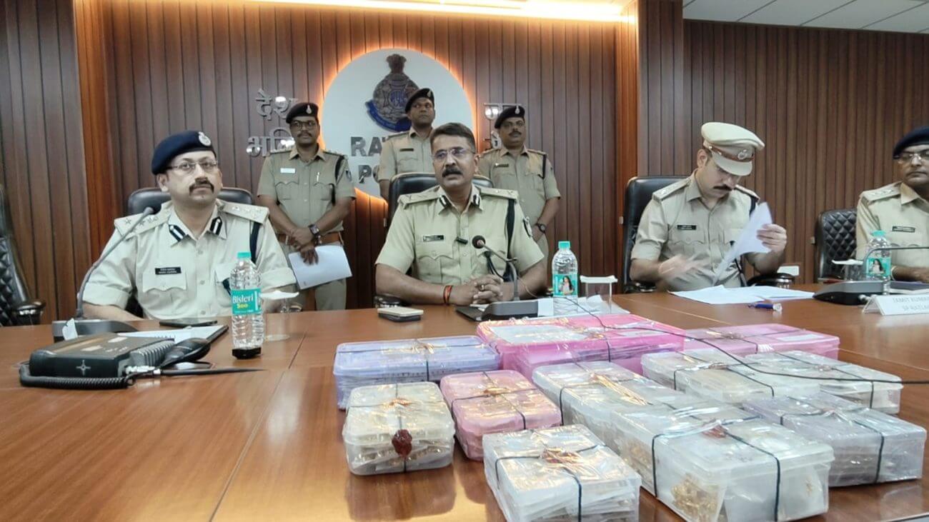 रतलाम में सराफा व्यापारी से करोड़ों की लूट का पुलिस ने 48 घंटे में किया खुलासा, 5 करोड़ 50 लाख रुपये से अधिक कीमत के सोने-चांदी के आभूषण बरामद