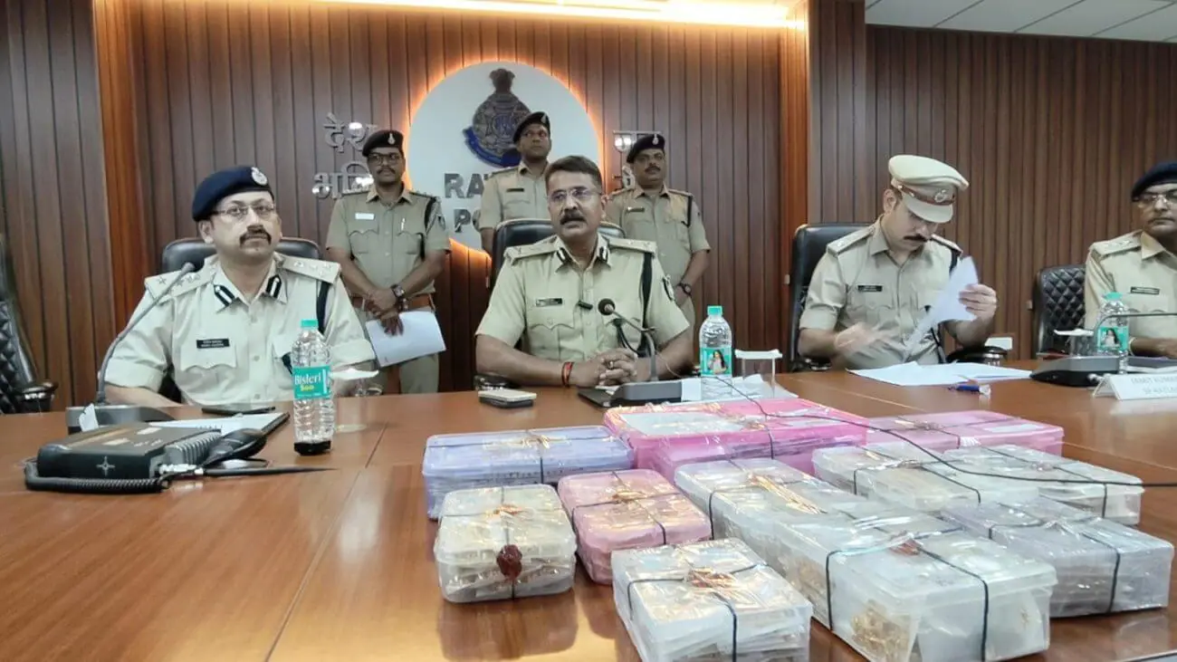 रतलाम में सराफा व्यापारी से करोड़ों की लूट का पुलिस ने 48 घंटे में किया खुलासा, 5 करोड़ 50 लाख रुपये से अधिक कीमत के सोने-चांदी के आभूषण बरामद