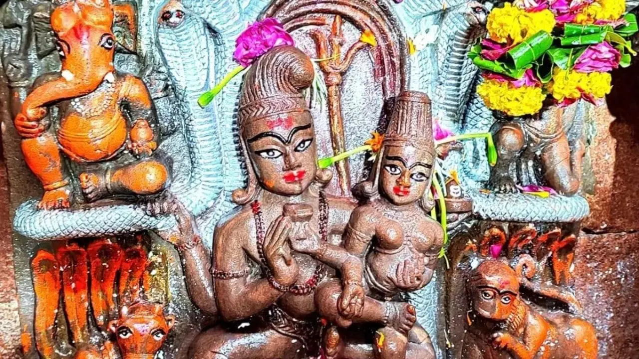 सावन सोमवार के मौके पर नागपंचमी का त्यौहार, रात 12 बजे खुलेंगे नागचंद्रेश्वर के पट, उमड़ेगी श्रद्धालुओं की भीड़