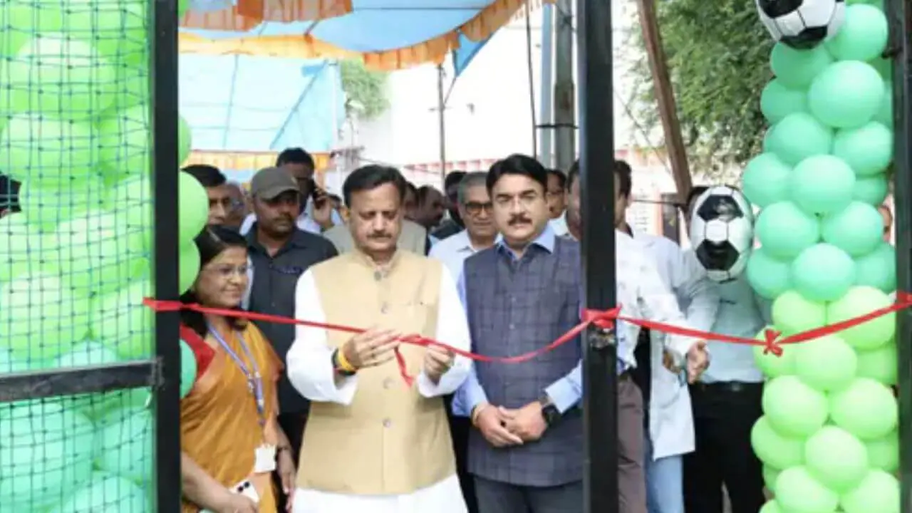 गांधी मेडिकल कॉलेज स्थापना दिवस: डिप्टी सीएम राजेंद्र शुक्ल ने दी बड़ी सौगात, आधुनिक फुटसल स्पोर्ट्स एरीना का किया लोकार्पण
