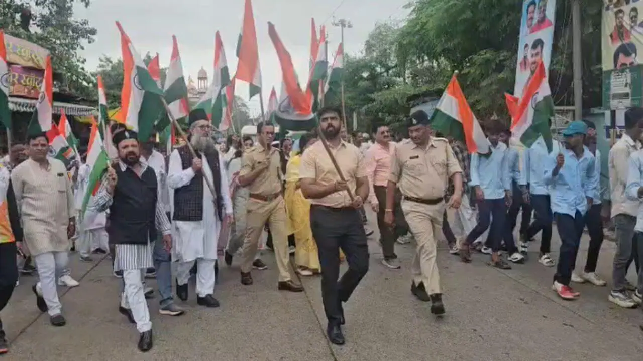 बारिश में भी नहीं थमा देशभक्ति का जुनून, खंडवा में निकली भव्य ‘हर घर तिरंगा’ यात्रा, नजर आया गजब का उत्साह