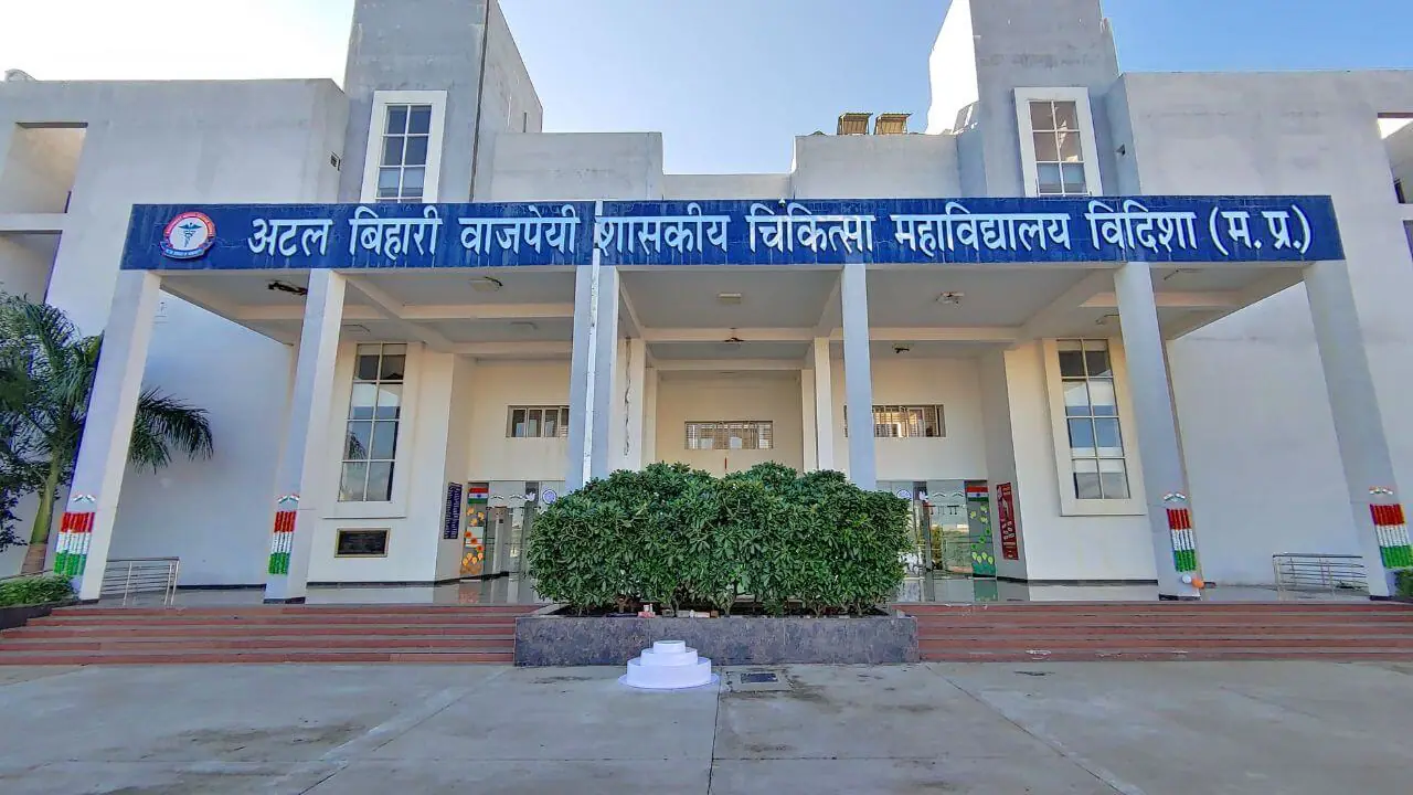 विदिशा मेडिकल कॉलेज में रील्स पर रोक, छात्रों-कर्मचारियों ने बिना अनुमति वीडियो बनाया तो होगी कार्रवाई, आदेश जारी
