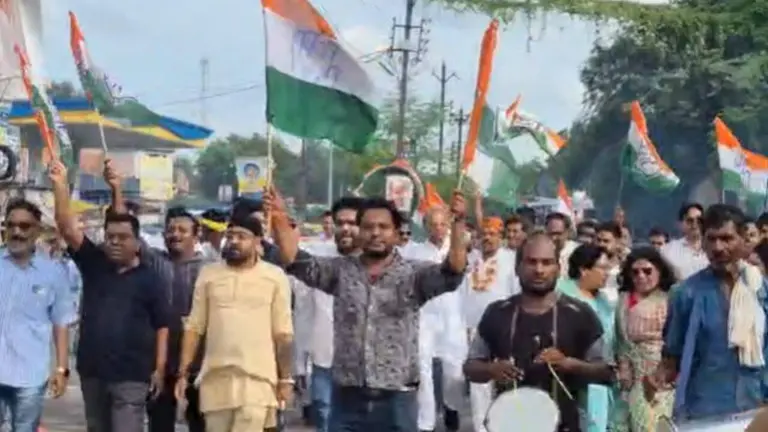 दतिया उपचुनाव में कांग्रेस की शानदार जीत, दमोह में पार्टी नेताओं-कार्यकर्ताओं ने मनाया जश्न, बोले- भाजपा की उल्टी गिनती शुरू