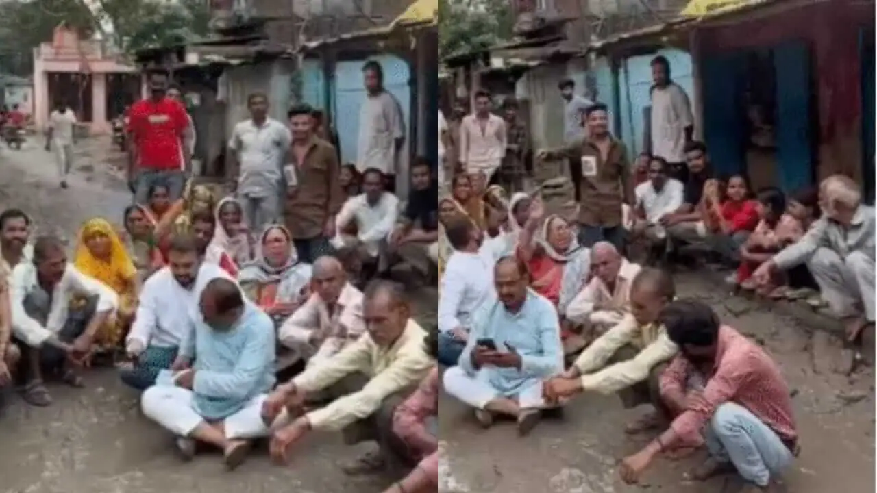इंदौर: कीचड़ में धरने पर बैठे बदहाल सड़क से परेशान रहवासी, निगम के खिलाफ खोला मोर्चा