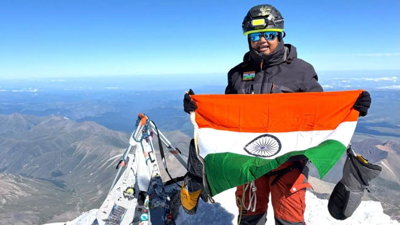 मध्य प्रदेश पुलिस की महिला आरक्षक वर्षा पटेल ने माउंट एल्ब्रुस पर लहराया तिरंगा, यूरोप की सबसे ऊंची चोटी पर पहुंची