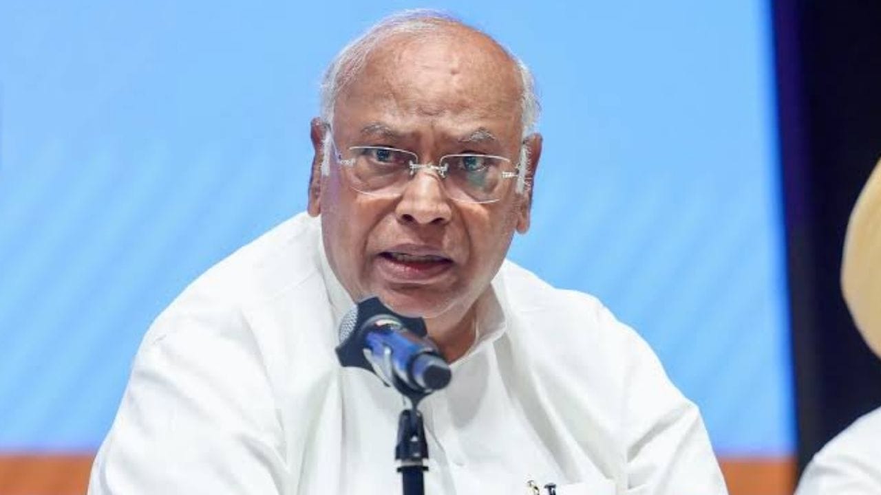 नेपाल में बाढ़ से भारी तबाही, मल्लिकार्जुन खरगे ने PM मोदी और अमित शाह को लिखा पत्र, फंसे भारतीयों की सुरक्षित वापसी की मांग
