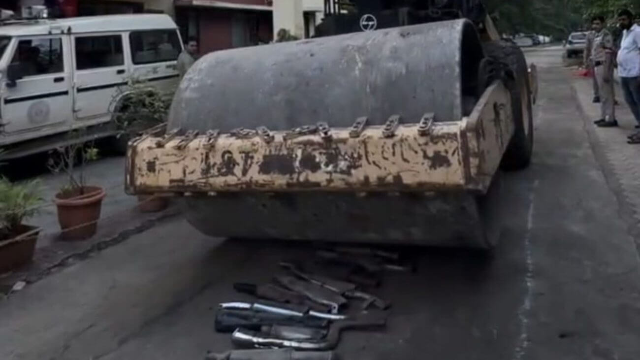 इंदौर में मॉडिफाइड साइलेंसर पर बड़ी कार्रवाई, 101 बुलेट साइलेंसर रोड रोलर से कुचले, पुलिस ने दिया सख्त संदेश