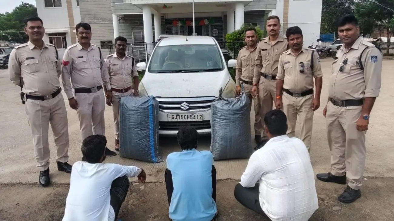 नीमच सिटी पुलिस की बड़ी कार्रवाई, अर्टिगा से 40 किलो डोडाचूरा बरामद, 3 आरोपियों को किया गिरफ्तार