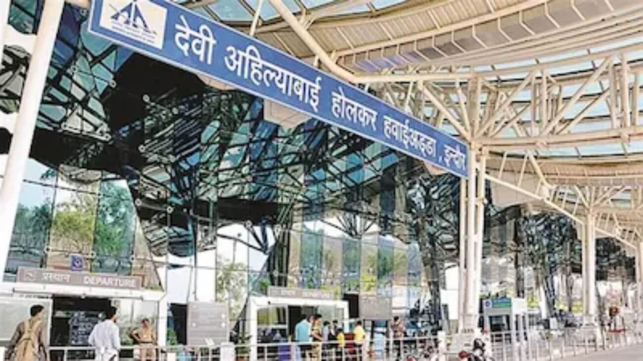इंदौर एयरपोर्ट पर 1.28 करोड़ का विदेशी सोना जब्त, एयर इंडिया एक्सप्रेस कर्मचारी समेत 5 लोगों को किया गया गिरफ्तार