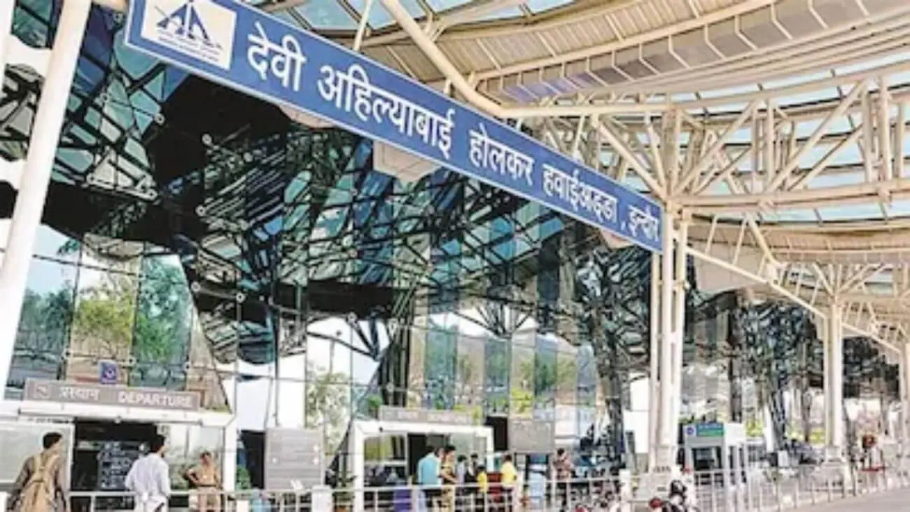 इंदौर एयरपोर्ट पर 1.28 करोड़ का विदेशी सोना जब्त, एयर इंडिया एक्सप्रेस कर्मचारी समेत 5 लोगों को किया गया गिरफ्तार