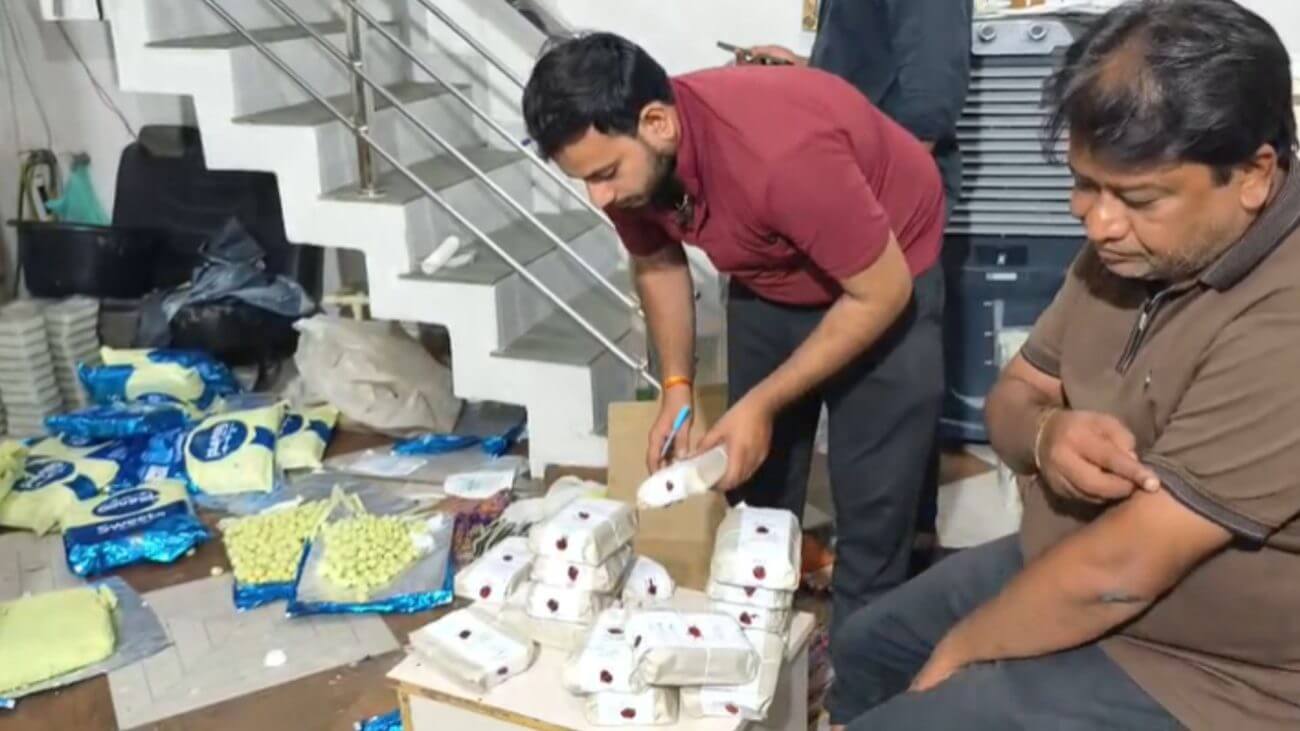 इंदौर में रक्षाबंधन से पहले खाद्य विभाग की बड़ी कार्रवाई, 350 किलो मिठाई जब्त, गुजरात से आई खेप पर जांच