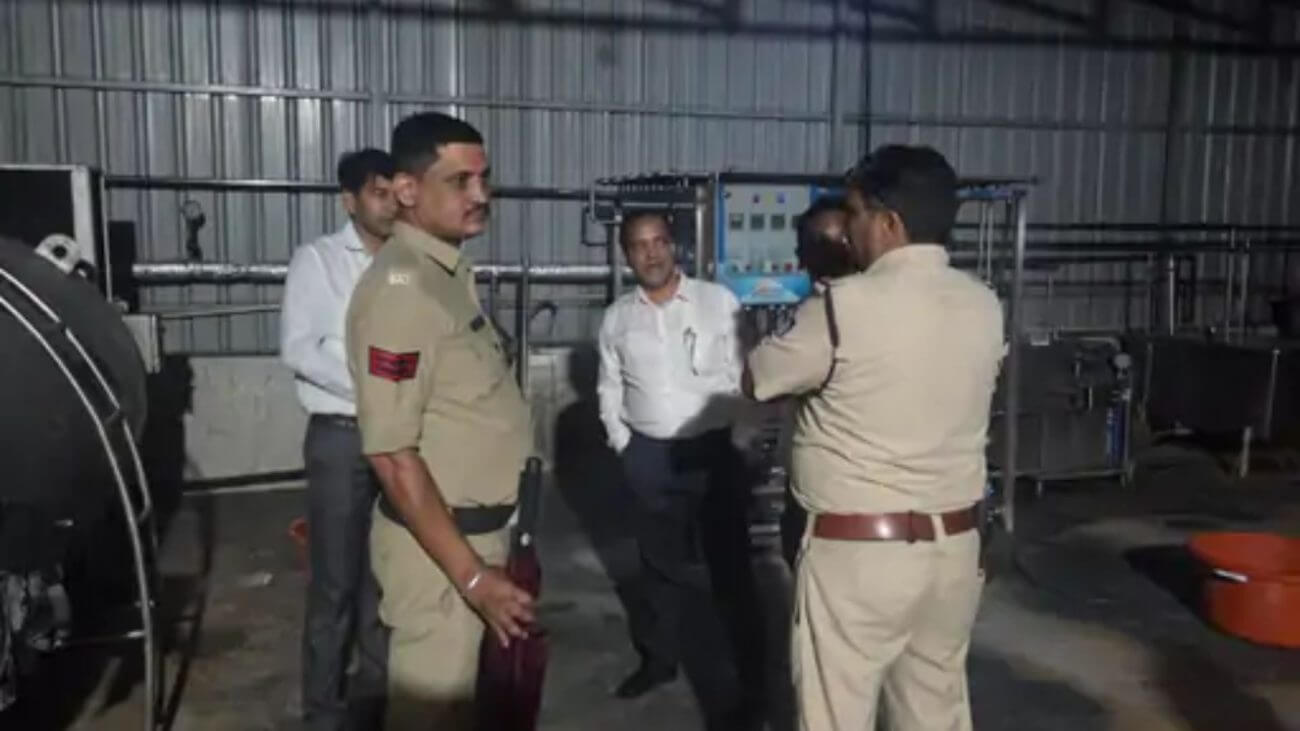 एनालॉग पनीर पर रोक के बाद भोपाल में छापा, जैन डेयरी से 116 किलो पनीर जब्त