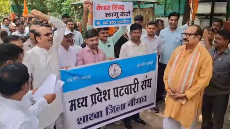 नीमच में पटवारियों ने खोला सरकार के खिलाफ मोर्चा, मांगें पूरी नहीं होने पर दी शासकीय योजनाओं के बहिष्कार की चेतावनी