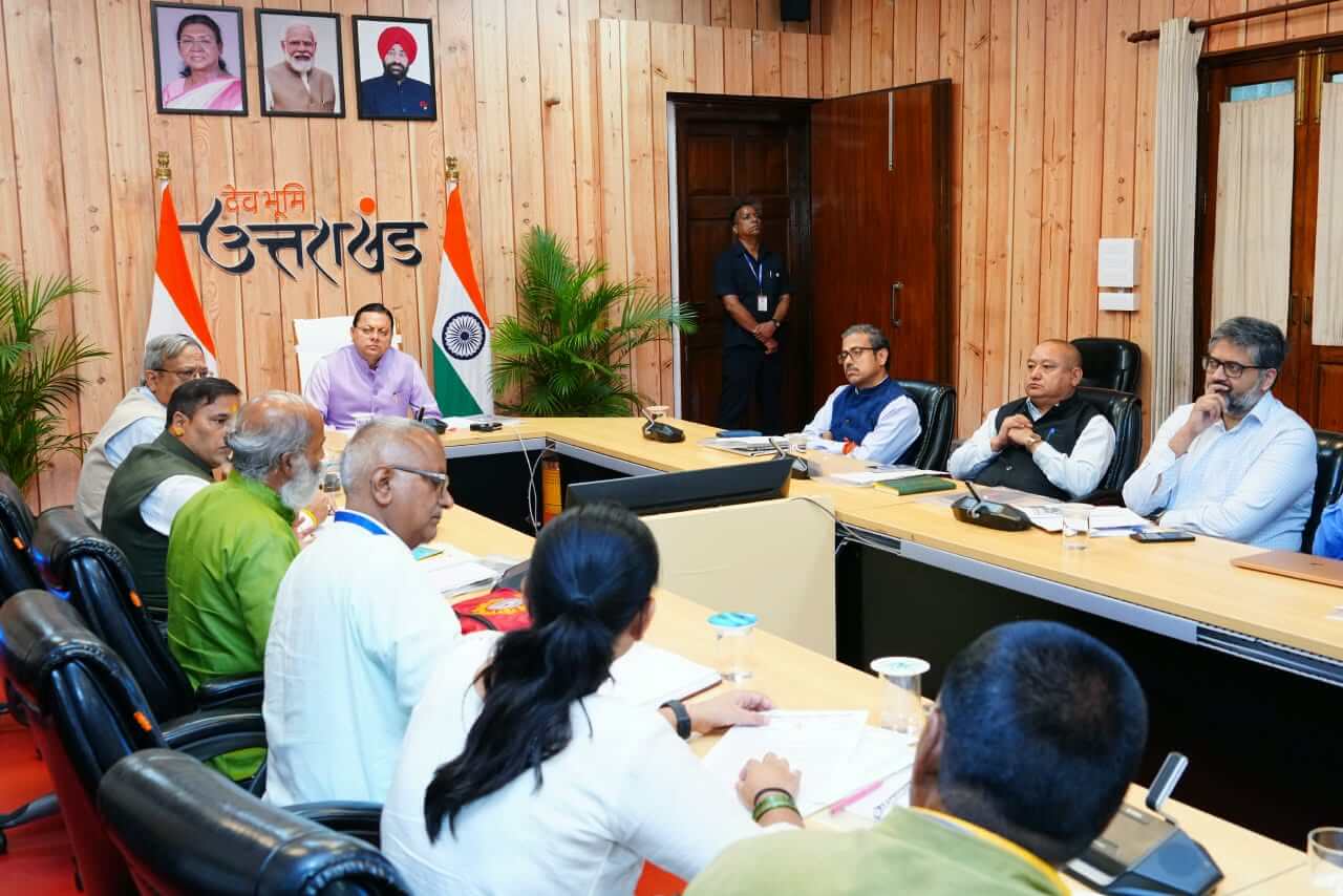 पहाड़ों से पलायन रोकने पर सीएम धामी का फोकस, बोले- गांव में ही रोजगार और बेहतर सुविधाएं देकर रिवर्स पलायन को दें रफ्तार
