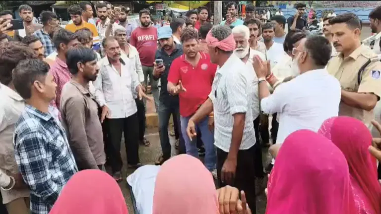 नीमच में शव रखकर परिजनों ने किया चक्काजाम, मौत को हादसा मानने से किया इनकार, अपहरण और मारपीट का लगाया आरोप