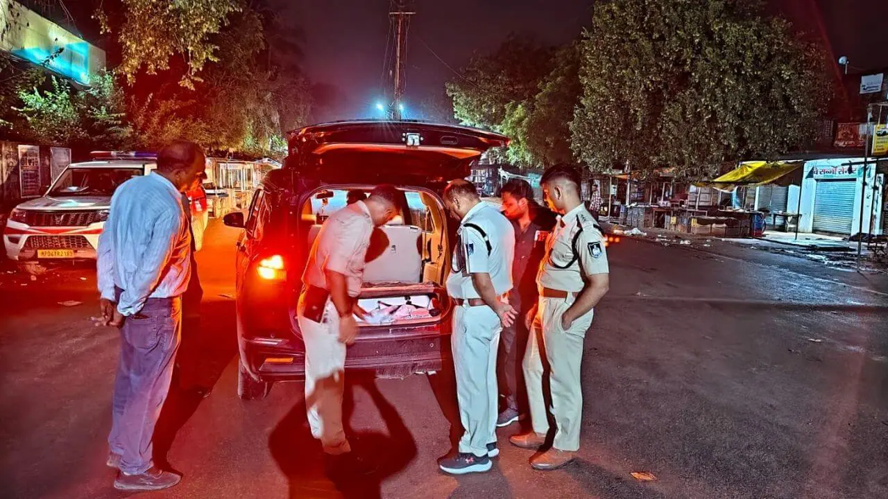 Gwalior News : पुलिस ने कॉम्बिंग गश्त में 183 वारंटियों को किया गिरफ्तार, 260 गुण्डा, हिस्ट्रीशीटरों को किया चेक